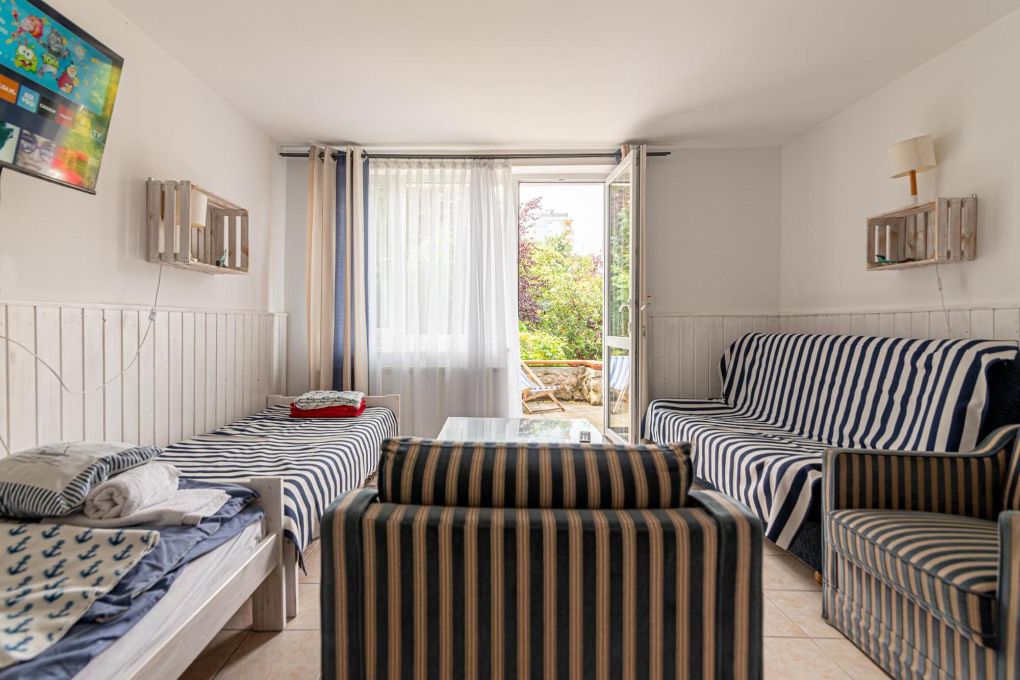 Nadmorskie Pokoje Super Lokalizacja Apartment Kolobrzeg Exterior photo